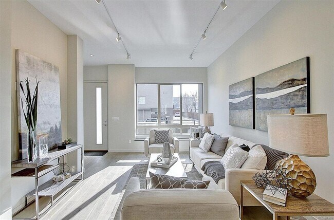 Building Photo - 41 Galapago St