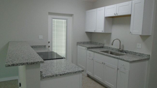 Foto del edificio - Charming Duplex nestled in the Heart of Wi...