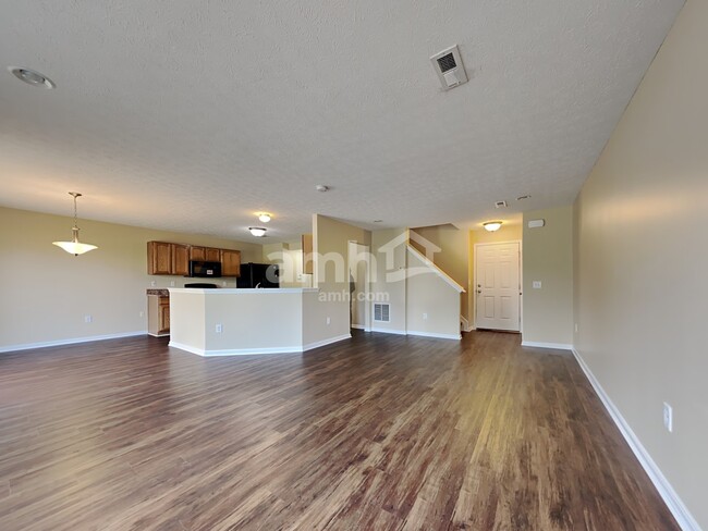 Foto del edificio - 7800 Hawksbury Ct