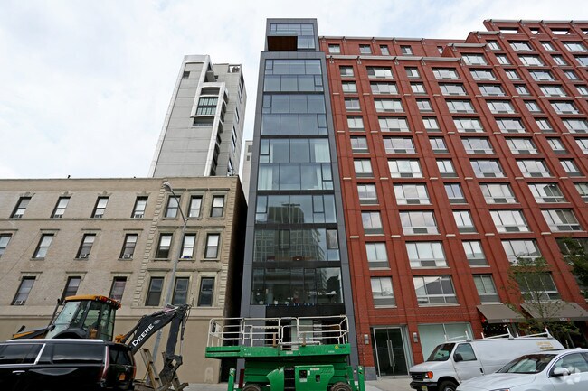 Building Photo - 559 W 23rd St