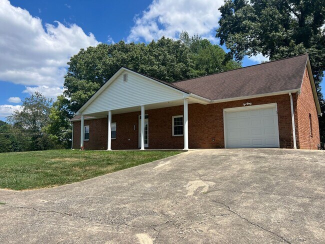 Building Photo - Stunning One Level Home located in central...