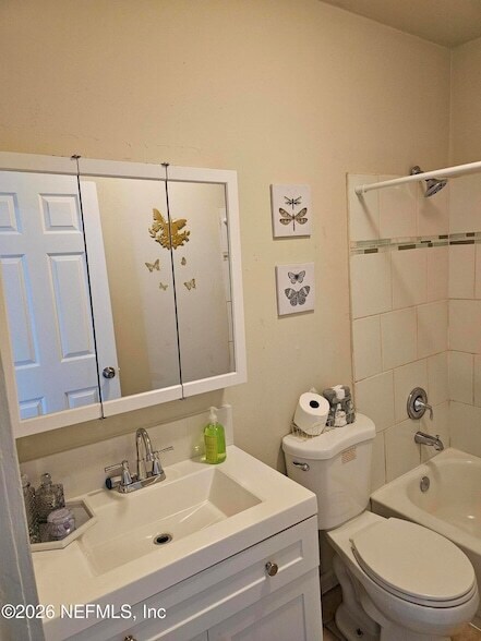 Foto del edificio - 4067 Gilmore St