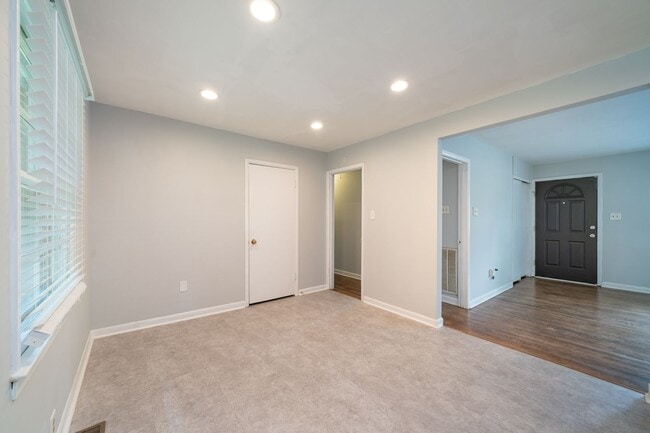 Building Photo - Updated 3 Bedroom Ranch in East Raleigh - ...