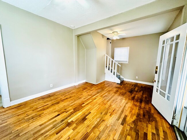 Foto del edificio - 120 W Garrett St