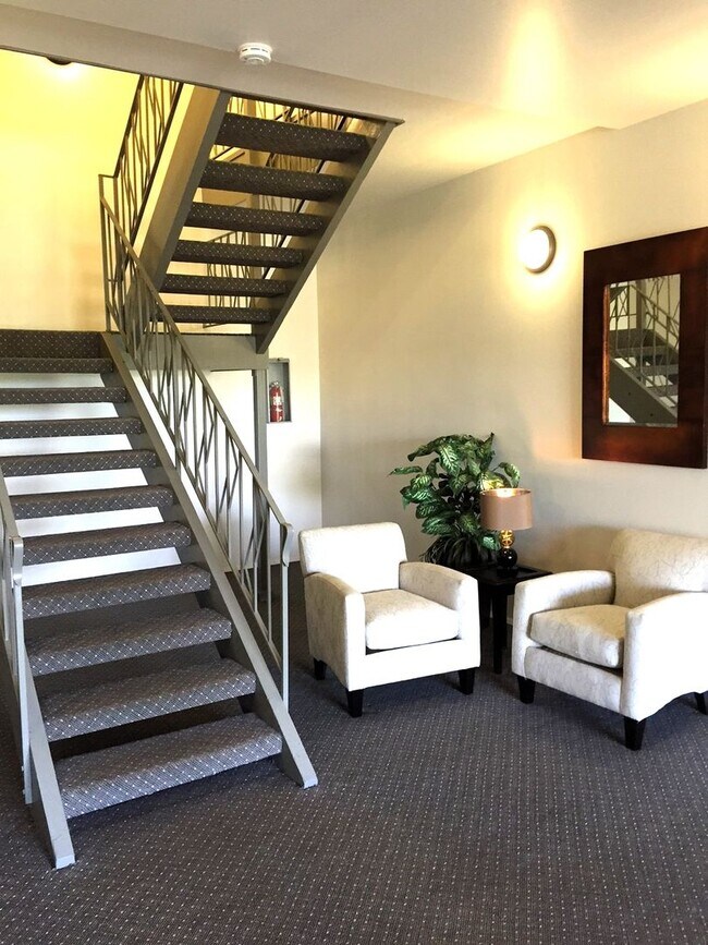 Foto del edificio - Bayview Condo with Updated Features  - Boulevard