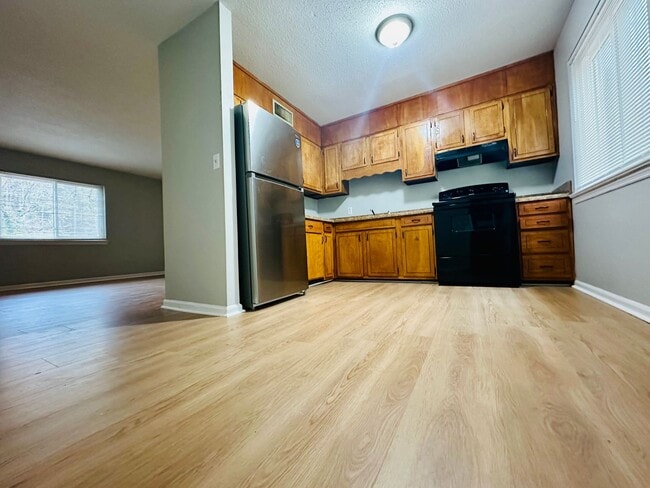 Photo - 3340 Pinewood Ave Apartment