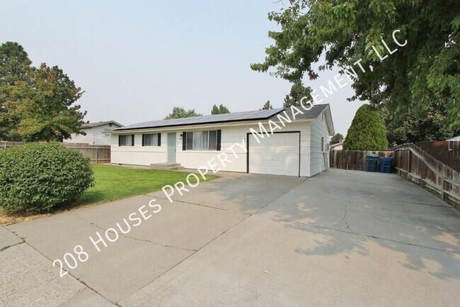 Building Photo - Recently Renovated Single-Level Home