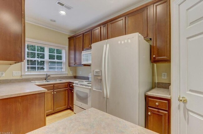 Building Photo - Beautiful 2 BED/ 2.5 BATH Townhome at Pied...