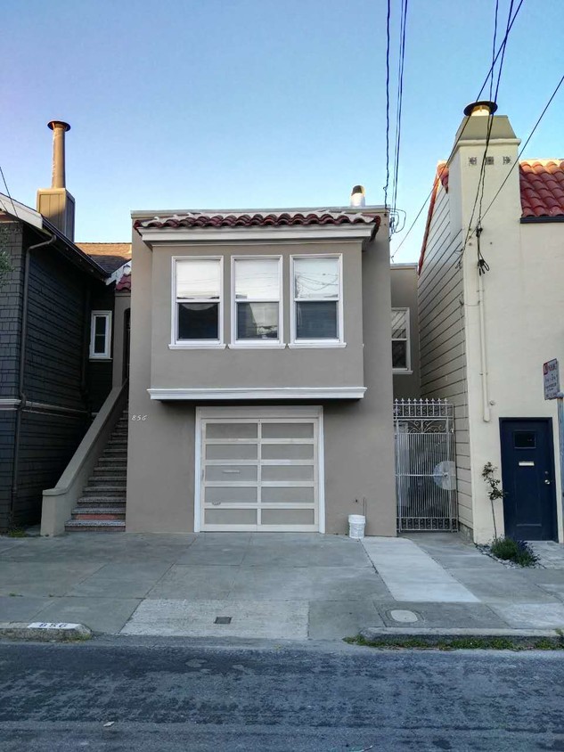 Foto principal - 856 47th Ave