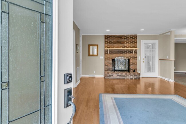 Building Photo - 412 Winwood Dr