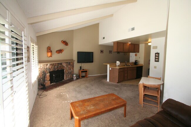 Building Photo - 760 Blue Jay Rd