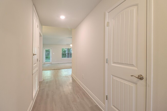 Building Photo - 14097 Plantation Oaks Dr