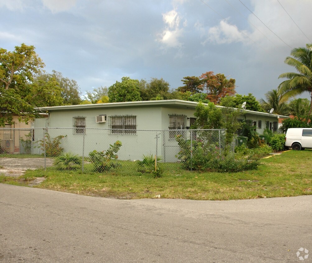 Primary Photo - 5600 NE 1st Ave