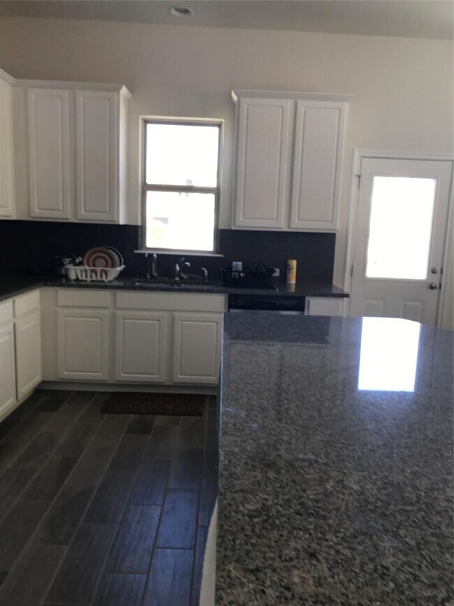 Foto del edificio - 2105 Town Centre Dr