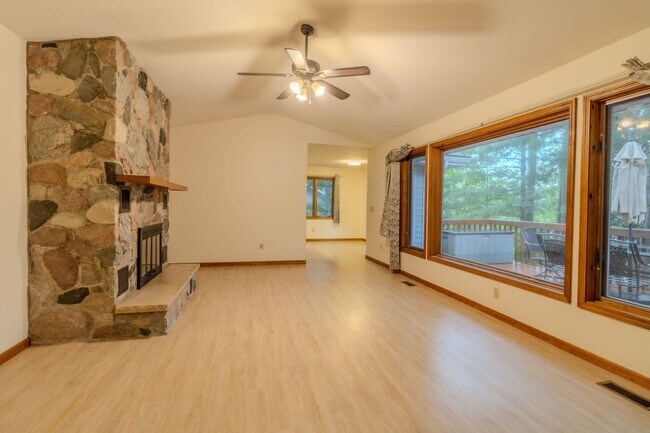 Foto del edificio - 3332 Tibbets Dr