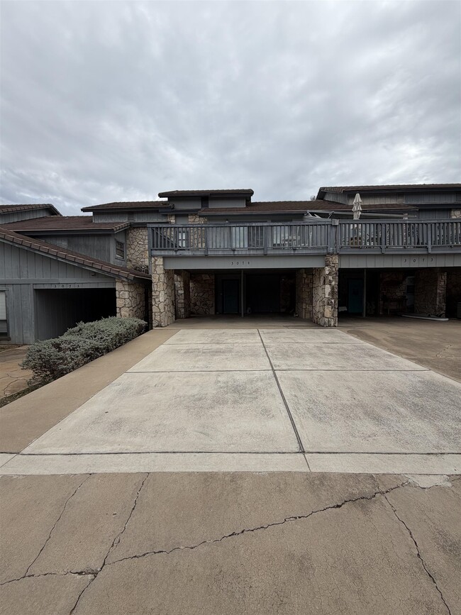 Building Photo - 307 Crestview