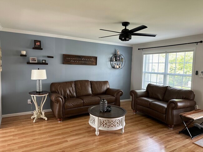 Foto del edificio - 5482 Rinker Cir
