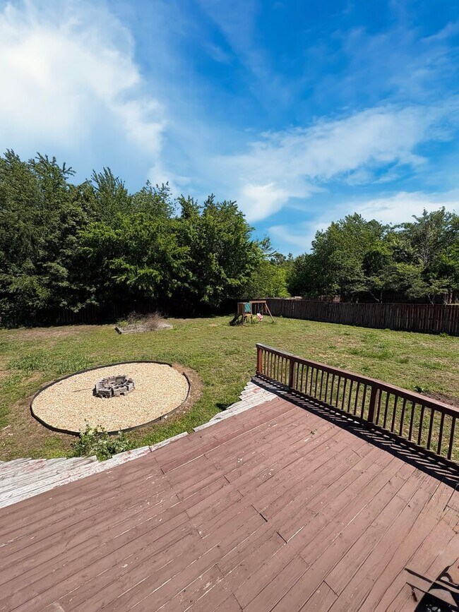 Foto del edificio - Beautiful 3-BR Colonial with Huge Bonus Room in Summerhaven!
