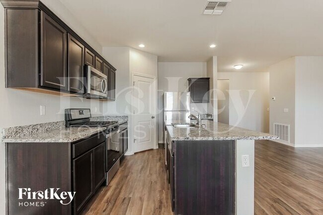 Building Photo - 20037 W Mesquite Dr