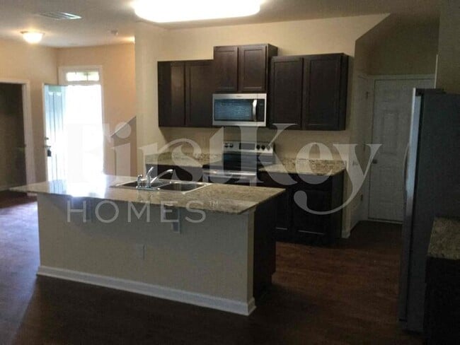 Building Photo - 473 Lake Ridge Ln