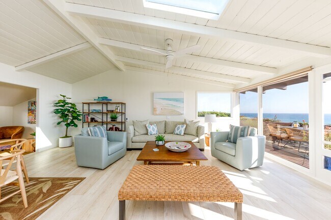 Foto del edificio - Historic Olde Del Mar Hacienda | Bluff-Front With Panoramic Views | Fully Furnished Monthly Stays