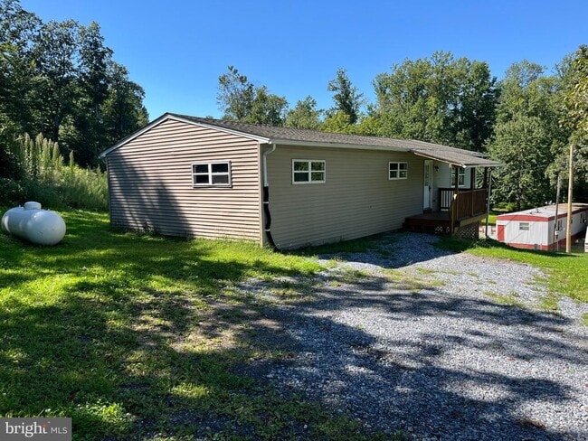 Building Photo - 716 Red Hill Rd