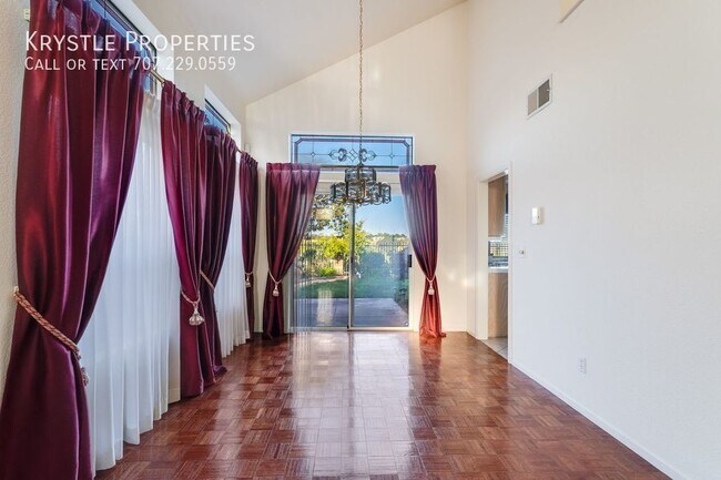Building Photo - Luxurious Living in Gated Villa Del Mar Co...