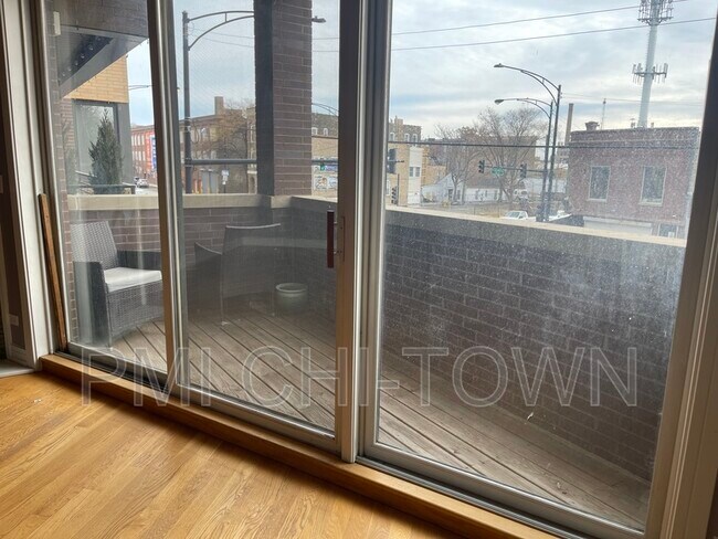 Foto del edificio - 2804 W Chicago Ave