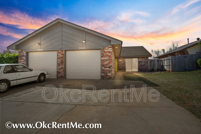Primary Photo - 7010 Woodlake Dr