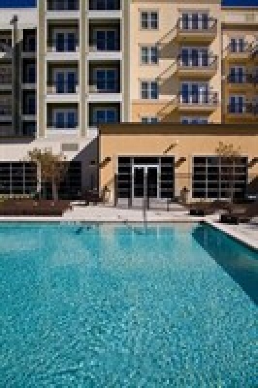 Piscina - Lofts at Watters Creek Apartments