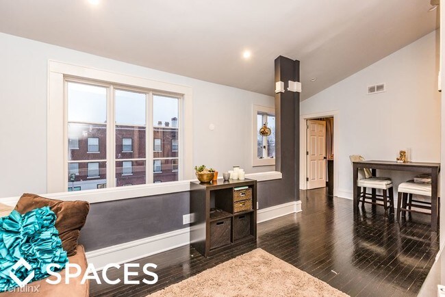 Foto del edificio - 2045 N Western Ave