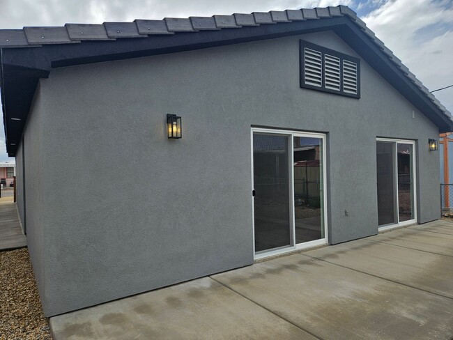 Foto del edificio - Brand New 3/2 bath home in central Bullhea...