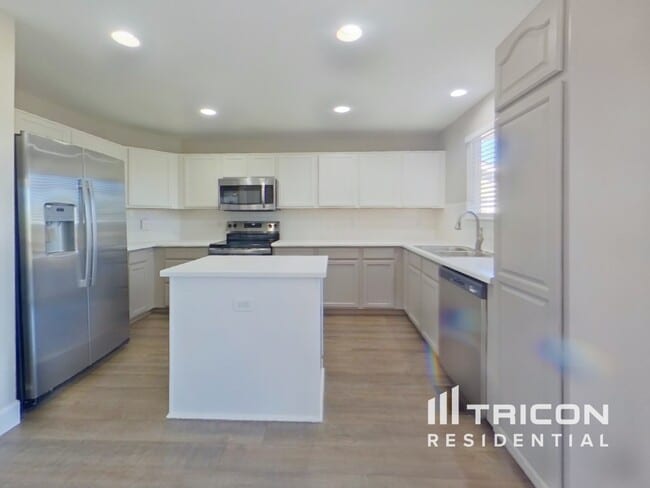 Building Photo - 6765 Lionshead Pkwy