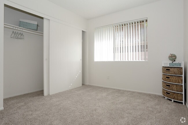 2HAB, 1BA - 1,012 ft² - Mayberry Colony Apartments