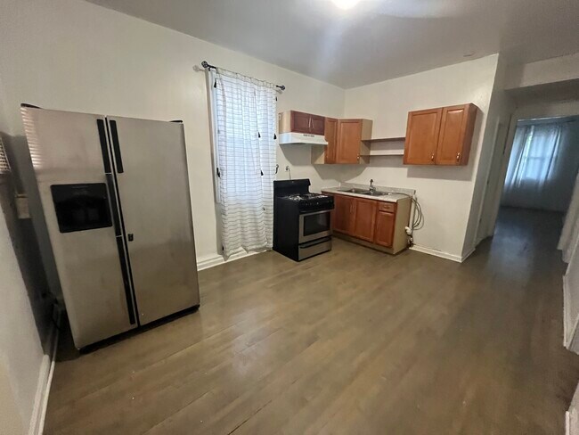 Kitchen - 2048 W 52nd Pl