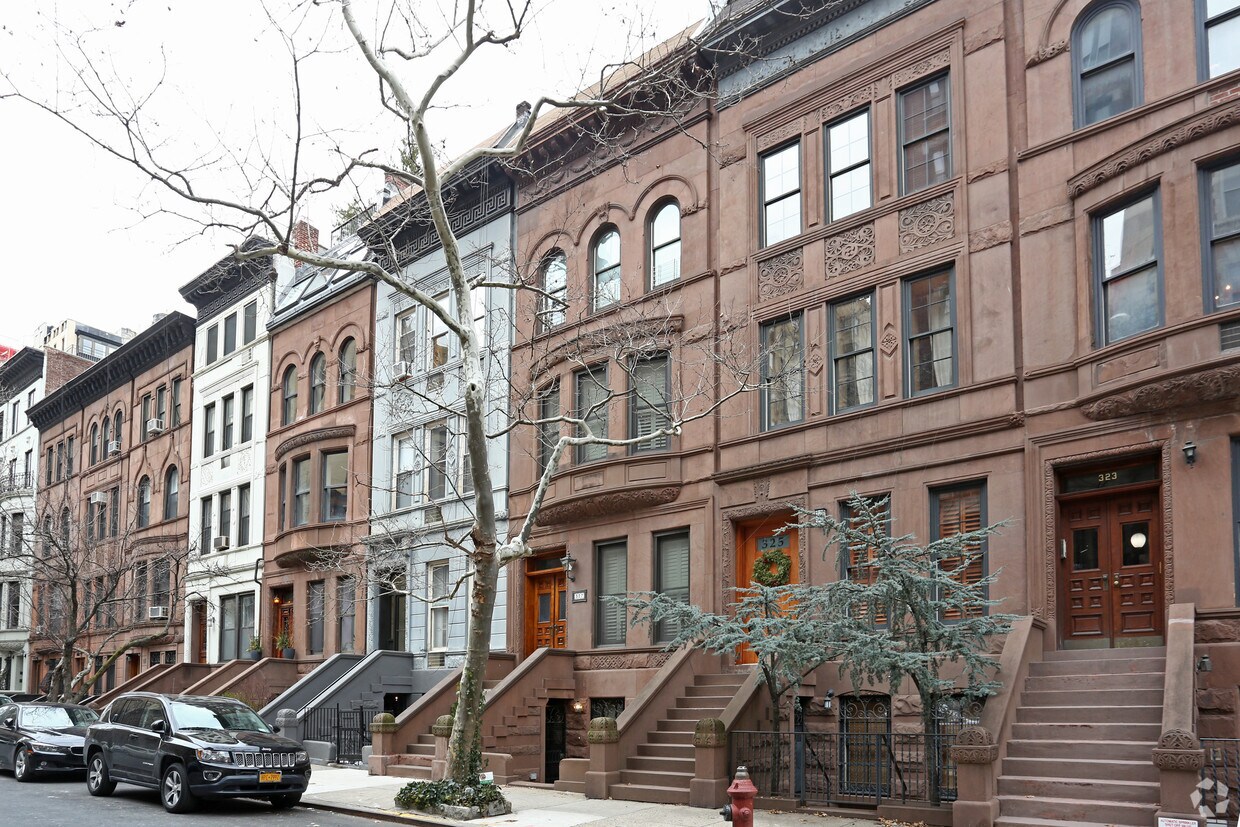 Building Photo - 327 W 84th St
