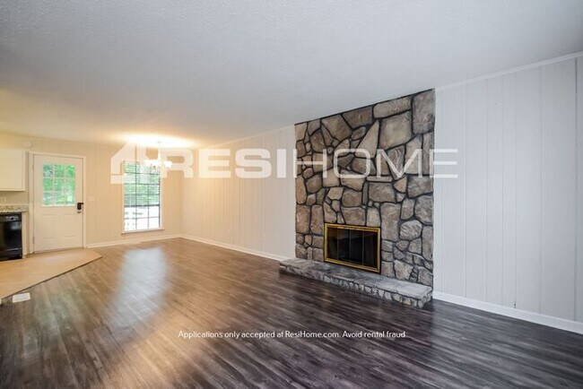 Foto del edificio - COMING SOON! Anticipated move-in ready dat...