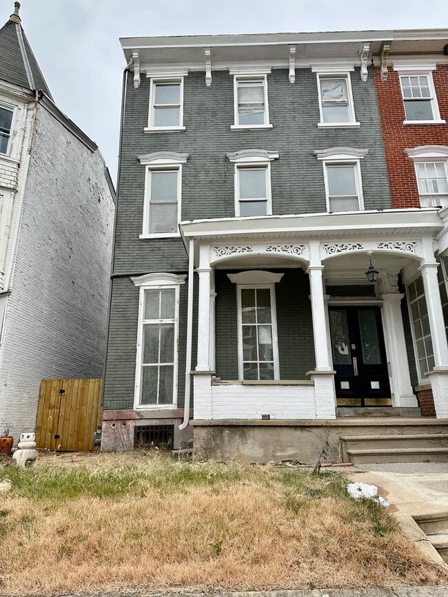 Building Photo - 315 N 6th St