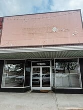 Building Photo - 112 Davis St