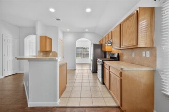 Building Photo - 8002 Colonial Ln