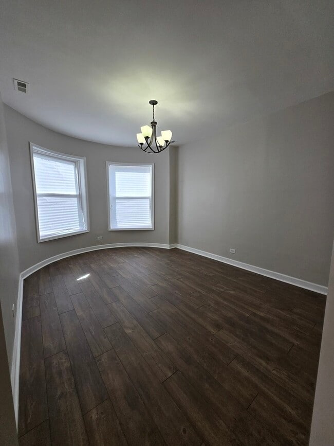 Building Photo - 4749 S Prairie Ave