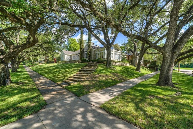 Foto del edificio - 6745 Meadowlawn St