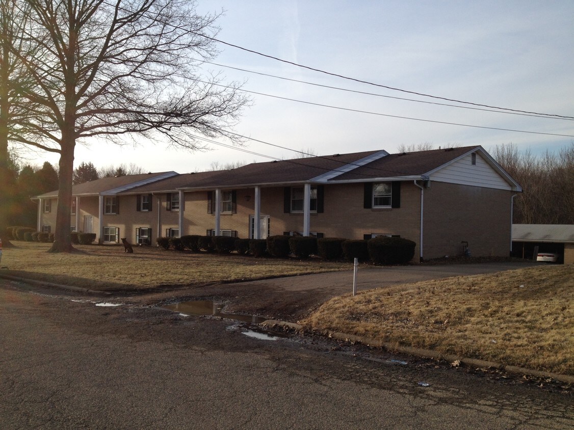 2524 Meadows Ave NW, Massillon, OH 44647 Apartments in Massillon, OH