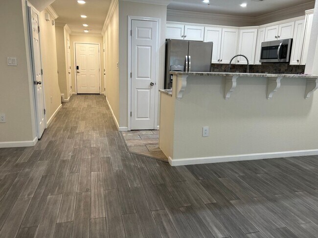 Foto del edificio - Enjoy this beautifully updated 3 Bed/2.5 Bath Townhome  **Military Discount Available**50% OFF 1s...