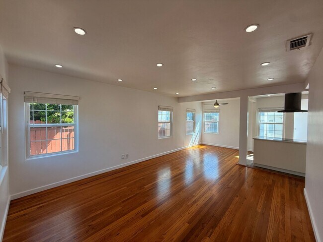 Building Photo - Charming 3BR Home with Expansive Backyard ...