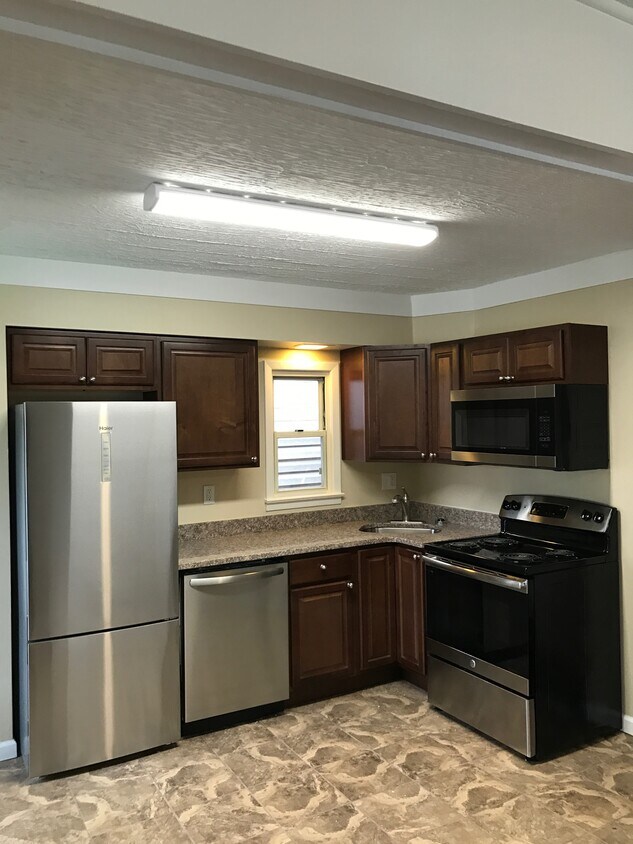 Primary Photo - 305 Clarence St
