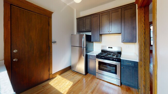 Foto del edificio - 3912 N Greenview Ave