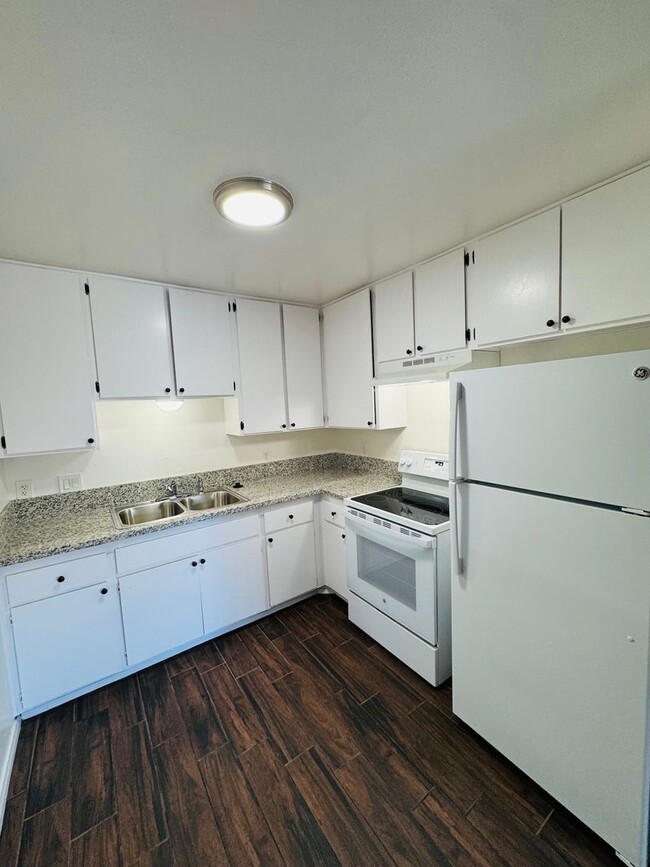 Building Photo - Burkhart Apartments
