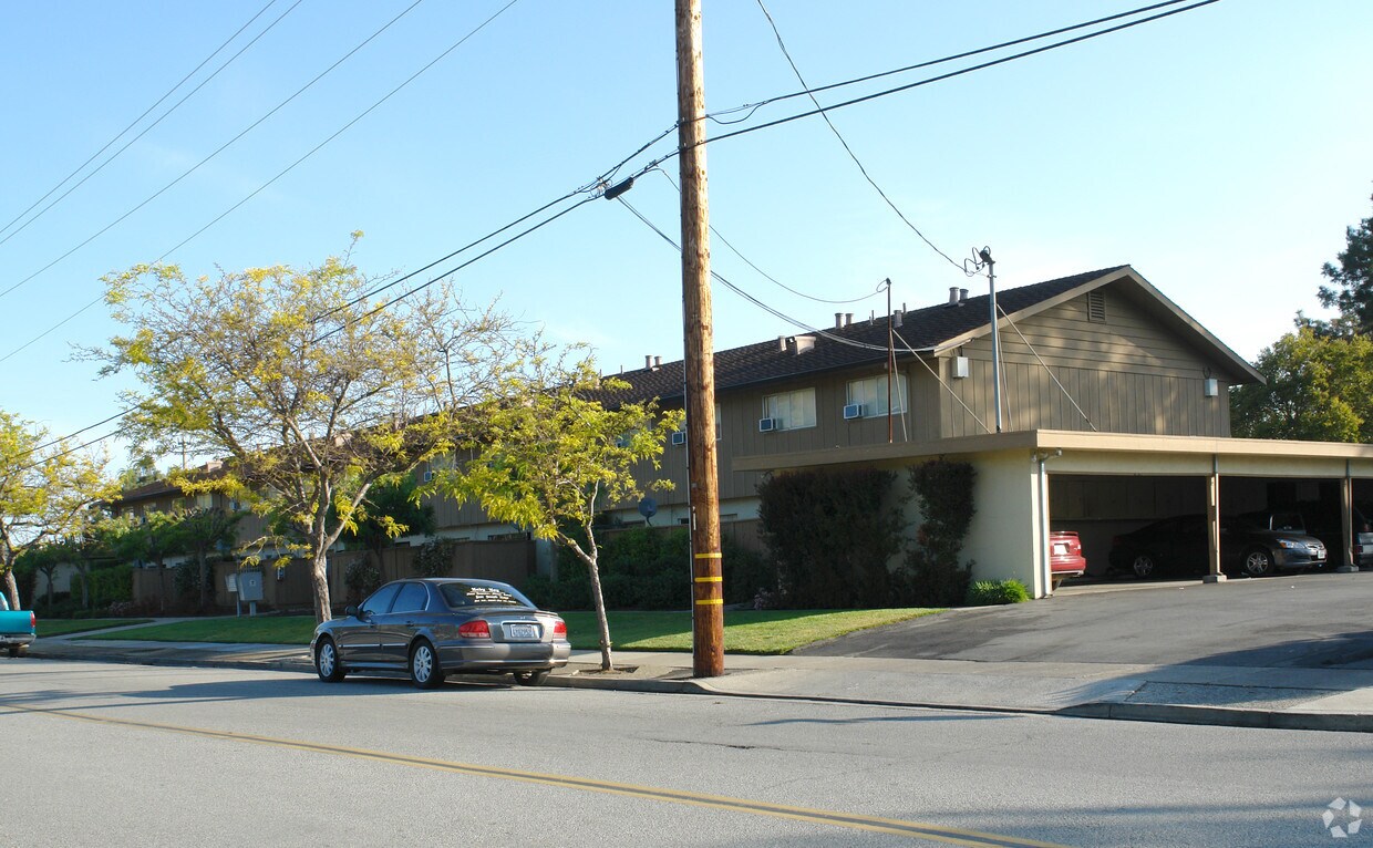 Crest Patio Apartments Apartments in Hill, CA