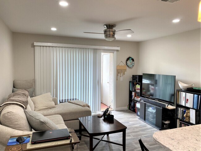 Foto del edificio - Beautifully remodeled Two bedroom Two Bath...